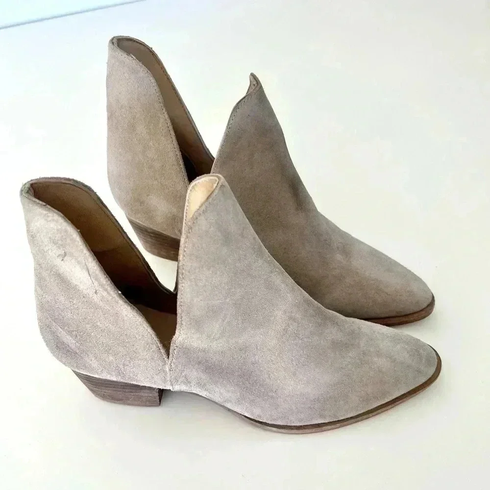 Free People Charm Double V‎ Tan Suede Ankle Boots Size 39.5